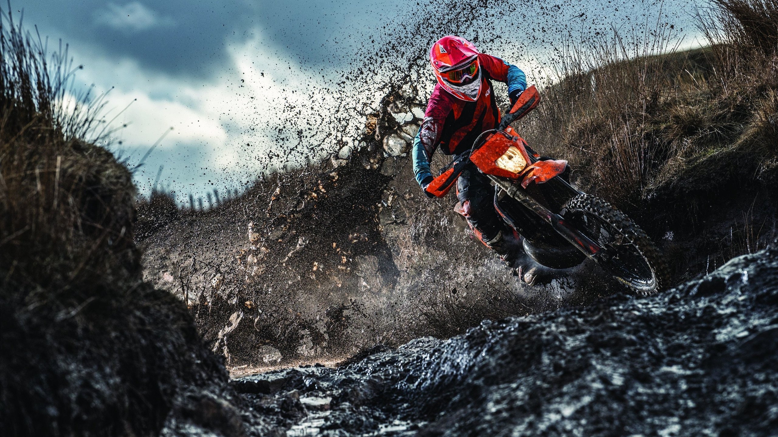 跨界合作推动电竞直播多平台同步播出,电竞跨界营销