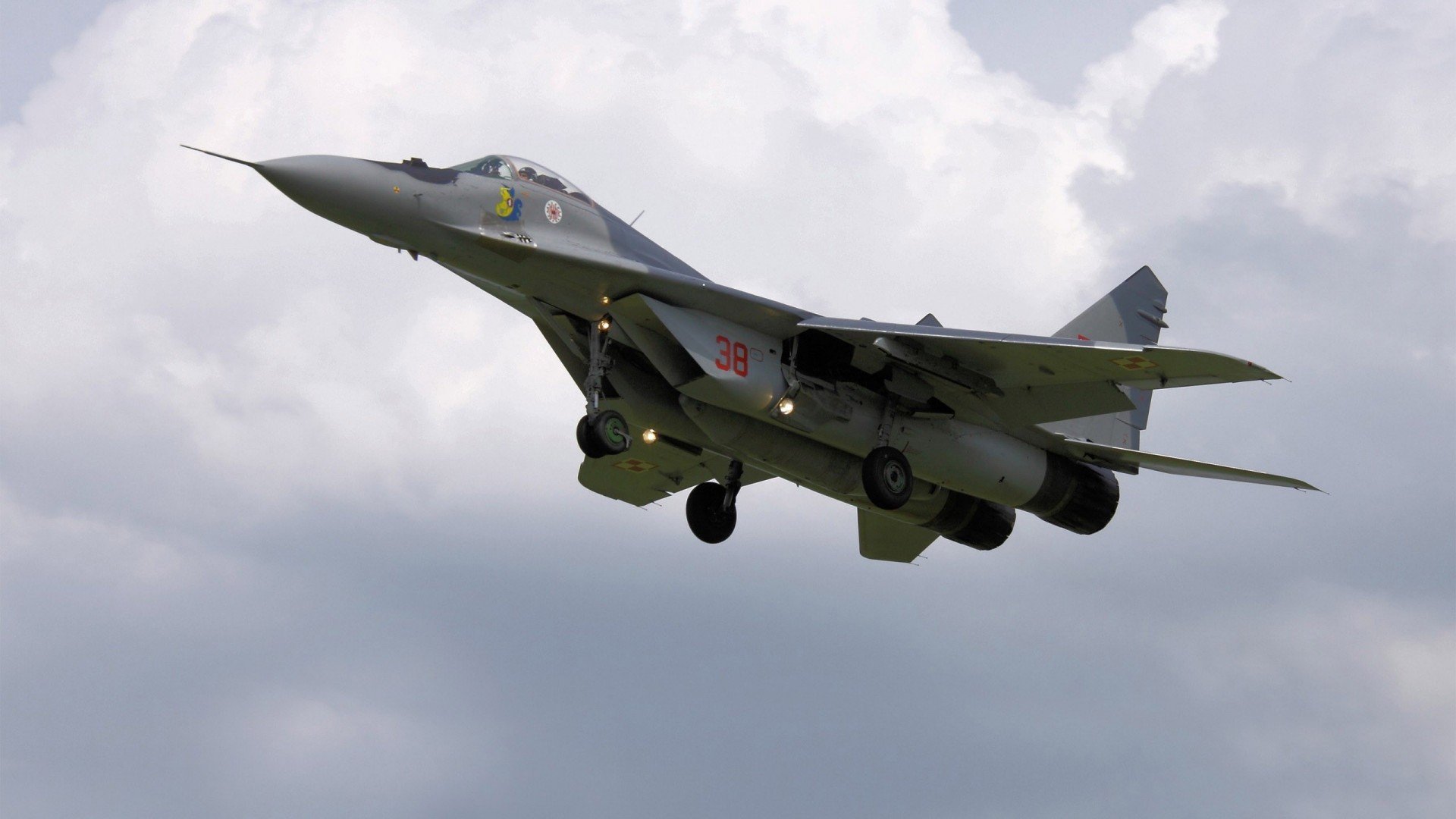 锋线是否承担部分中场调度任务提升空间利用率,锋线定义